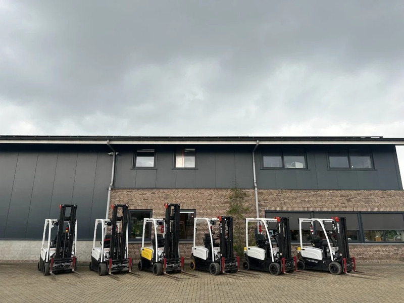 Hyster J1.8XN MWB 1.8 ton Triplex Freelift Sideshift Positioner Elektra Heftruck Accu 2023 - Electric forklift: picture 2 Hyster J1.8XN MWB 1.8 ton Triplex Freelift Sideshift Positioner Elektra Heftruck Accu 2023 - Electric forklift: picture 2