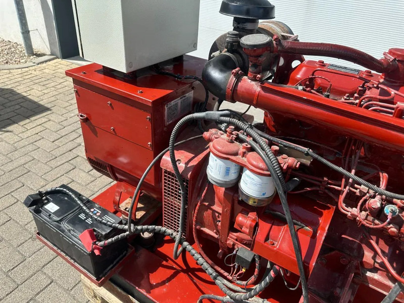 Generator set Iveco 8041 I 06.55 Leroy Somer 45 KVA noodstroom generatorset as New ! 104 hours: picture 14