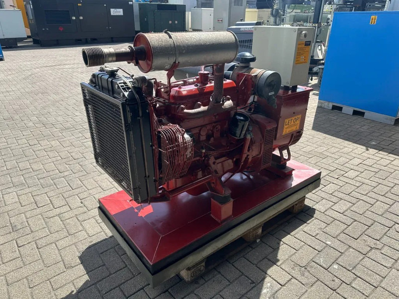 Generator set Iveco 8041 I 06.55 Leroy Somer 45 KVA noodstroom generatorset as New ! 104 hours: picture 9