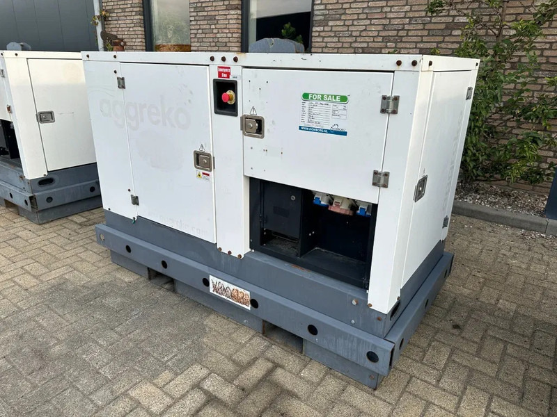 Iveco FPT F32 AM1A Leroy Somer 32 kVA Silent generatorset 154 hours ! - Generator set: picture 4 Iveco FPT F32 AM1A Leroy Somer 32 kVA Silent generatorset 154 hours ! - Generator set: picture 4
