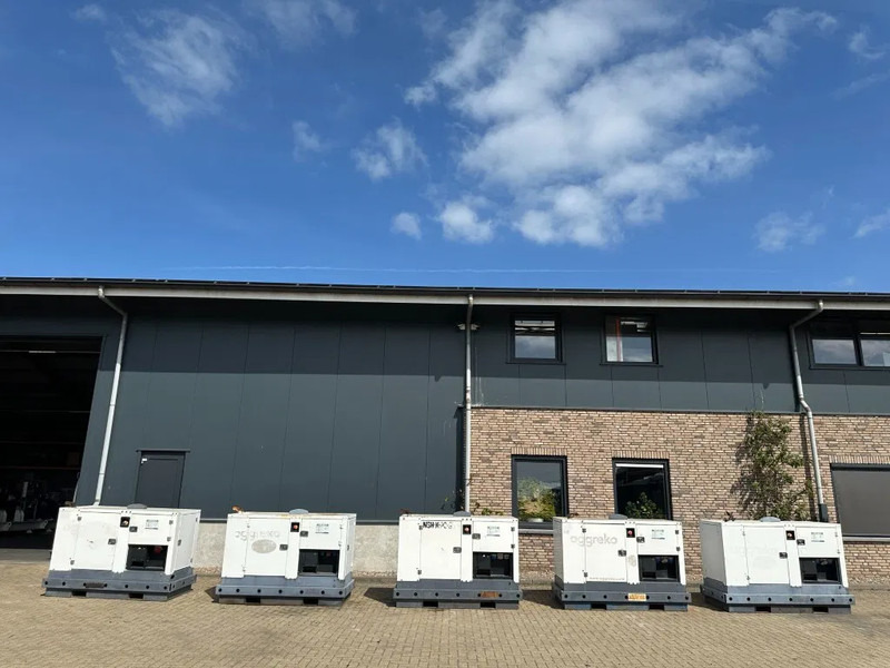 Iveco FPT F32 AM1A Leroy Somer 32 kVA Silent generatorset 239 hours ! - Generator set: picture 2 Iveco FPT F32 AM1A Leroy Somer 32 kVA Silent generatorset 239 hours ! - Generator set: picture 2