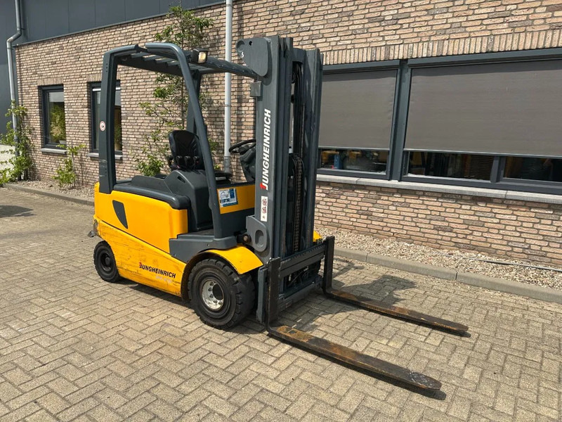 Jungheinrich EFG 425 k-470DZ/SP 2.5 ton Triplex Freelift Sideshift Elektra Heftruck Accu 2016 - Electric forklift: picture 3 Jungheinrich EFG 425 k-470DZ/SP 2.5 ton Triplex Freelift Sideshift Elektra Heftruck Accu 2016 - Electric forklift: picture 3