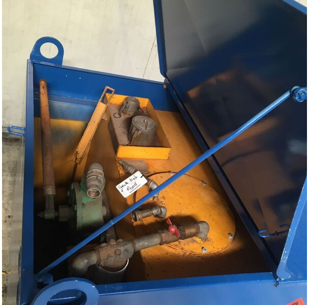 Kiwa IBC Elzinga Machinefabriek 1000 liter IBC Dieseltank met handpomp - Storage tank: picture 3 Kiwa IBC Elzinga Machinefabriek 1000 liter IBC Dieseltank met handpomp - Storage tank: picture 3