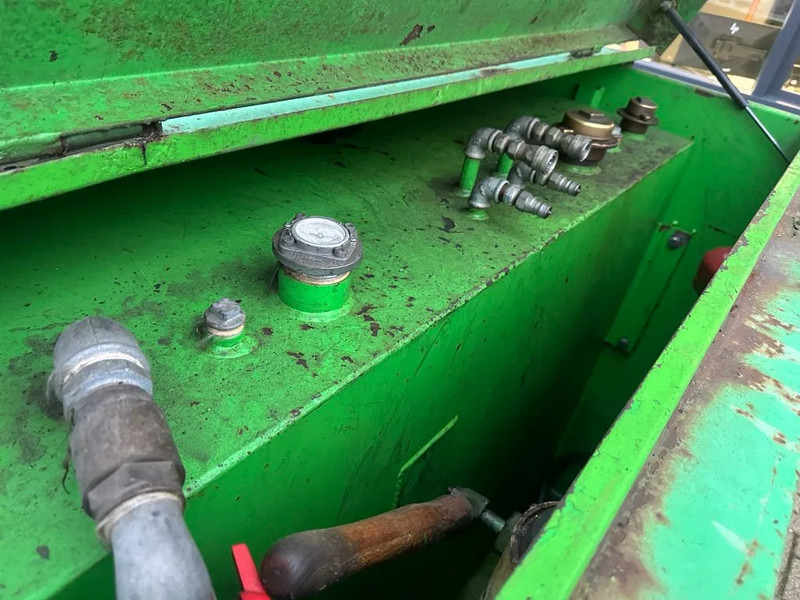 Kiwa IBC Steenbergen 2000 liter Dieseltank met handpomp Milieutank - Storage tank: picture 2 Kiwa IBC Steenbergen 2000 liter Dieseltank met handpomp Milieutank - Storage tank: picture 2
