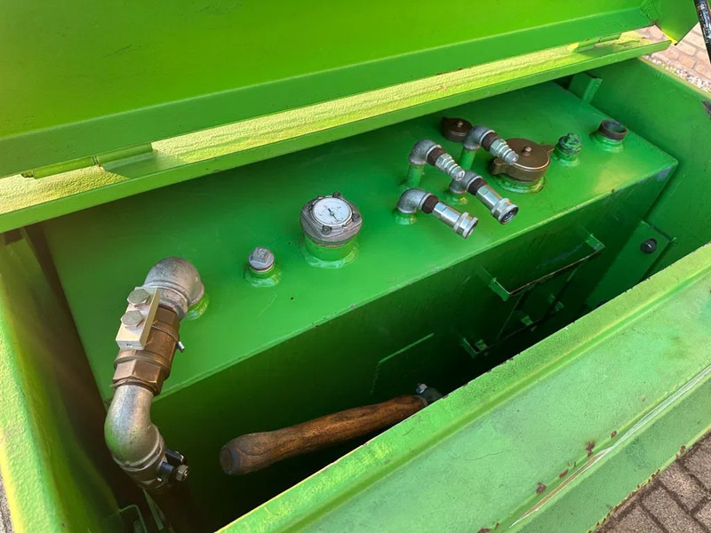 Kiwa IBC Steenbergen 750 liter Dieseltank met Handpomp Milieutank - Shipping container: picture 3 Kiwa IBC Steenbergen 750 liter Dieseltank met Handpomp Milieutank - Shipping container: picture 3