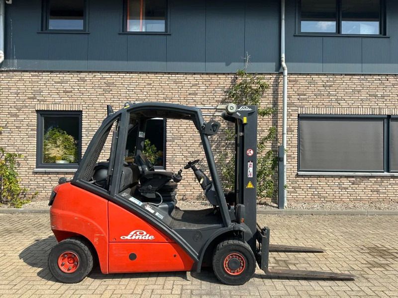 Linde H25T 2.5 ton Triplex Freelift Sideshift LPG Heftruck - LPG forklift: picture 3 Linde H25T 2.5 ton Triplex Freelift Sideshift LPG Heftruck - LPG forklift: picture 3