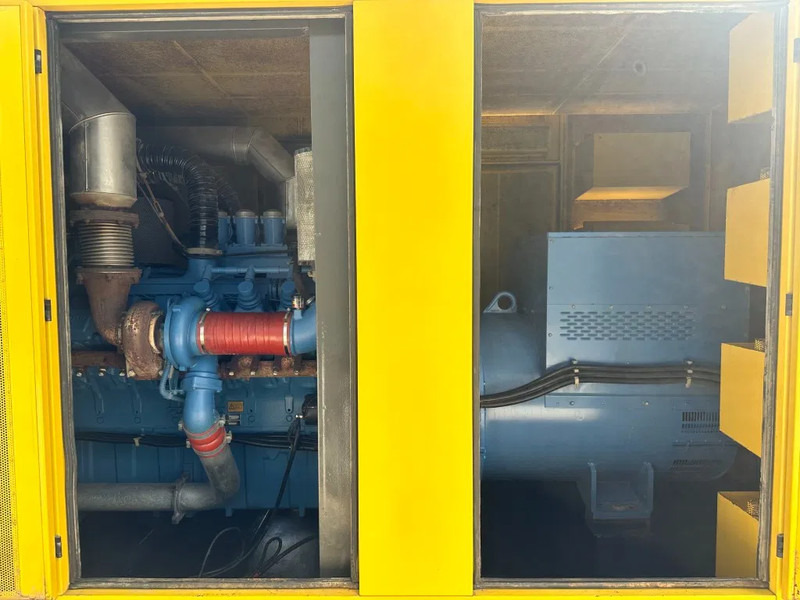 MTU 16V 2000 Leroy Somer 1125 kVA Silent generatorset - Generator set: picture 2 MTU 16V 2000 Leroy Somer 1125 kVA Silent generatorset - Generator set: picture 2