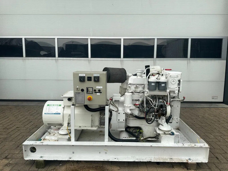 Mercedes-Benz OM 364 MTU 50 kVA Marine Scheepsvaart generatorset - Generator set: picture 1 Mercedes-Benz OM 364 MTU 50 kVA Marine Scheepsvaart generatorset - Generator set: picture 1
