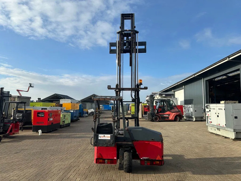 Moffett M4 20.1 Kubota Diesel Kooiaap 2 ton Duplex Sideshift Meeneemheftruck - Truck mounted forklift: picture 3 Moffett M4 20.1 Kubota Diesel Kooiaap 2 ton Duplex Sideshift Meeneemheftruck - Truck mounted forklift: picture 3