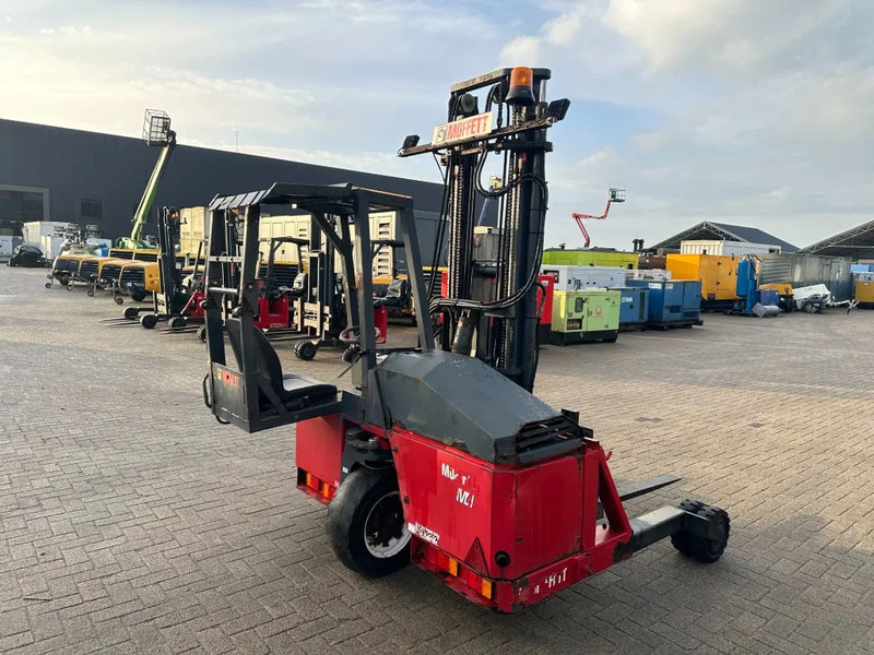 Truck mounted forklift Moffett M4 20.1 Kubota Diesel Kooiaap 2 ton Sideshift Positioner Meeneemheftruck: picture 8