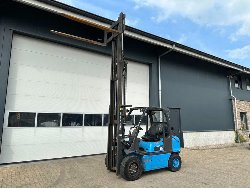 LPG forklift Nissan UGD02A30P0 3 ton Triplex Freelift LPG Heftruck: picture 19