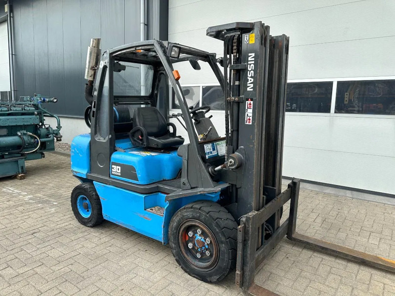 LPG forklift Nissan UGD02A30P0 3 ton Triplex Freelift LPG Heftruck: picture 8