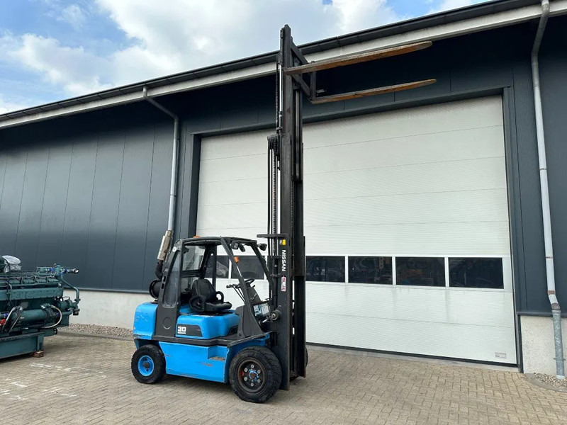 LPG forklift Nissan UGD02A30P0 3 ton Triplex Freelift LPG Heftruck: picture 16