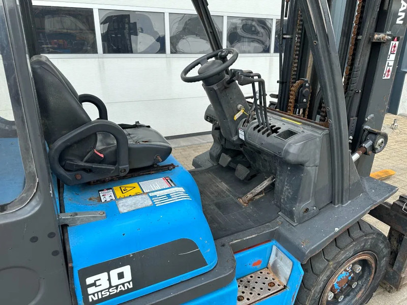 LPG forklift Nissan UGD02A30P0 3 ton Triplex Freelift LPG Heftruck: picture 12
