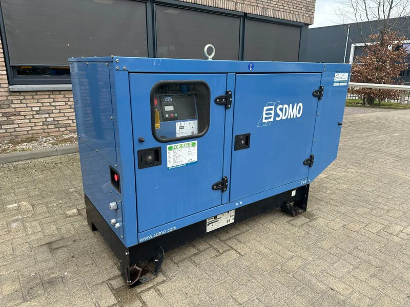 SDMO T44K Mitsubishi 44 kVA Silent generatorset as New ! 37 hours ! - Generator set: picture 5 SDMO T44K Mitsubishi 44 kVA Silent generatorset as New ! 37 hours ! - Generator set: picture 5
