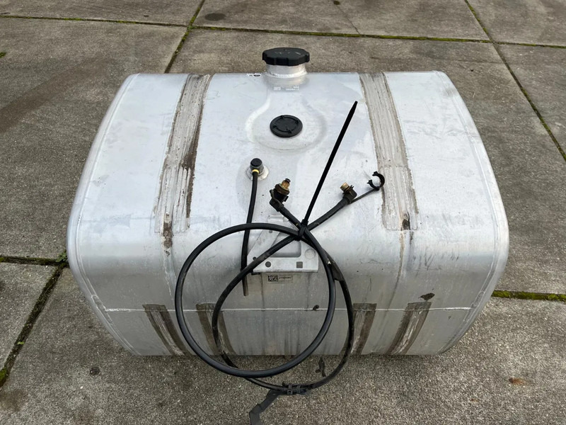 DAF Brandstoftank 335L 2198080 - Fuel tank: picture 3 DAF Brandstoftank 335L 2198080 - Fuel tank: picture 3