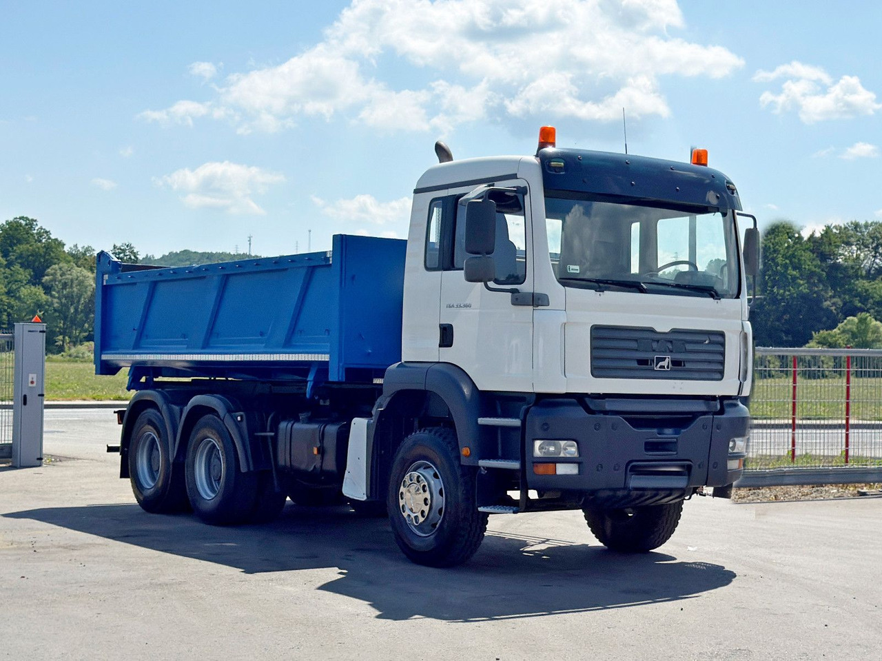 MAN TGA 33.360 * KIPPER 5,20 m + BORDMATIC / 6x4*TOP - Tipper, Crane truck: picture 4 MAN TGA 33.360 * KIPPER 5,20 m + BORDMATIC / 6x4*TOP - Tipper, Crane truck: picture 4