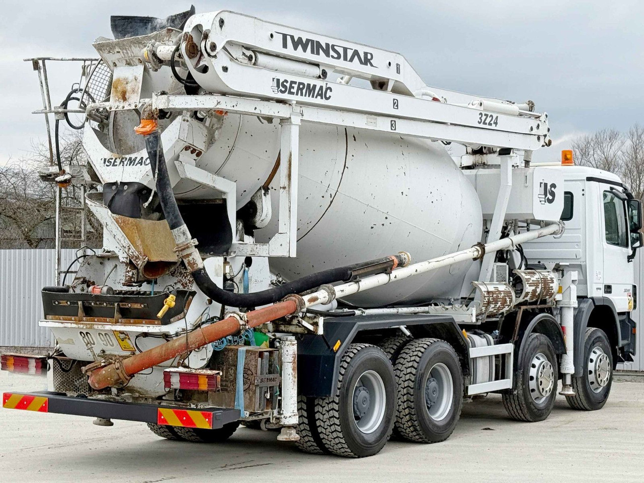 Mercedes-Benz ACTROS 3241 * Betonpumpe 24 m + FUNK / 8x4 - Concrete pump truck: picture 4 Mercedes-Benz ACTROS 3241 * Betonpumpe 24 m + FUNK / 8x4 - Concrete pump truck: picture 4