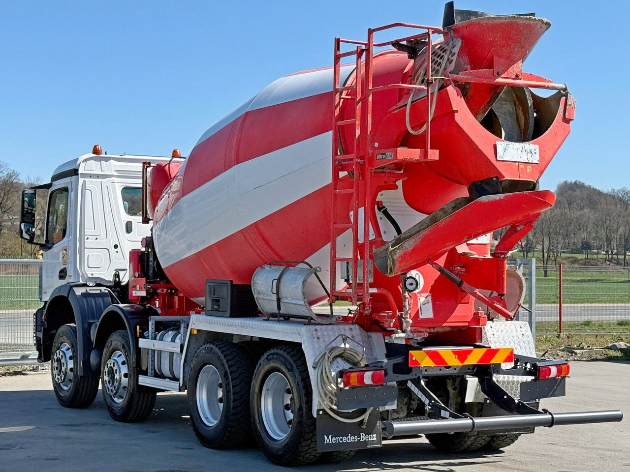 Mercedes-Benz AROCS 3240 * Betonmischer * 8x4 * TOPZUSTAND - Concrete mixer truck: picture 4 Mercedes-Benz AROCS 3240 * Betonmischer * 8x4 * TOPZUSTAND - Concrete mixer truck: picture 4