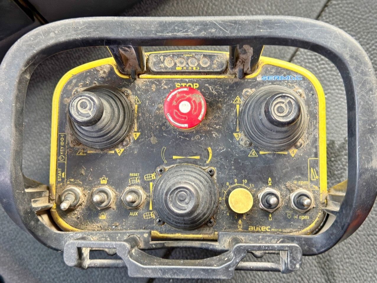 Concrete pump truck Mercedes-Benz AROCS 3743 * Betonpumpe + FUNK * 8x4 * TOP: picture 13