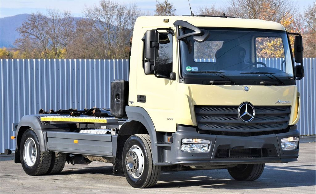 Mercedes-Benz ATEGO 1221 * ABROLLKIPPER * TOPZUSTAND Mercedes-Benz ATEGO 1221 * ABROLLKIPPER * TOPZUSTAND - Hook lift truck, Crane truck: picture 3 Mercedes-Benz ATEGO 1221 * ABROLLKIPPER * TOPZUSTAND Mercedes-Benz ATEGO 1221 * ABROLLKIPPER * TOPZUSTAND - Hook lift truck, Crane truck: picture 3