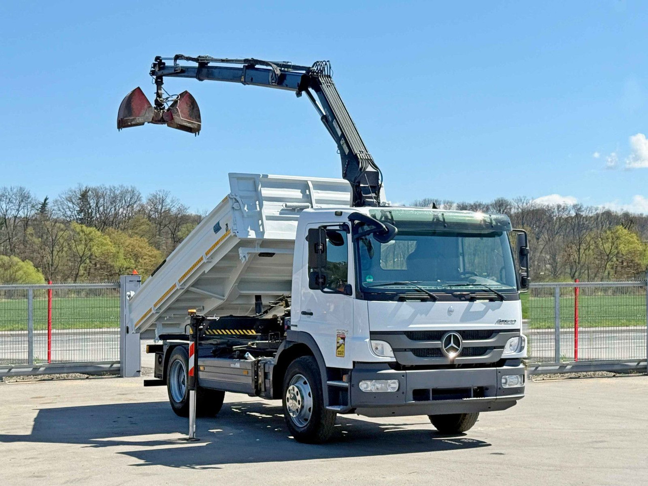 Mercedes-Benz ATEGO 1224 * KIPPER 4,00 m * HIAB 077 BS - 2 DUO - Tipper, Crane truck: picture 2 Mercedes-Benz ATEGO 1224 * KIPPER 4,00 m * HIAB 077 BS - 2 DUO - Tipper, Crane truck: picture 2