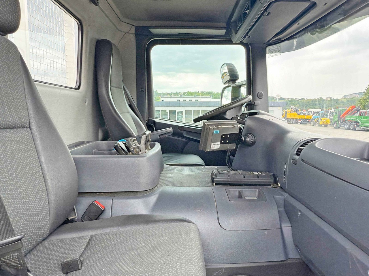 Crane truck, Dropside/ Flatbed truck Scania P 410*PLATFORM 7,00m*HIAB 244 E-5 HIPRO+FUNK/8x4 Scania P 410*PRITSCHE 7,00m*HIAB 244 E-5 HIPRO+FUNK/8x4: picture 11 Crane truck, Dropside/ Flatbed truck Scania P 410*PLATFORM 7,00m*HIAB 244 E-5 HIPRO+FUNK/8x4 Scania P 410*PRITSCHE 7,00m*HIAB 244 E-5 HIPRO+FUNK/8x4: picture 11