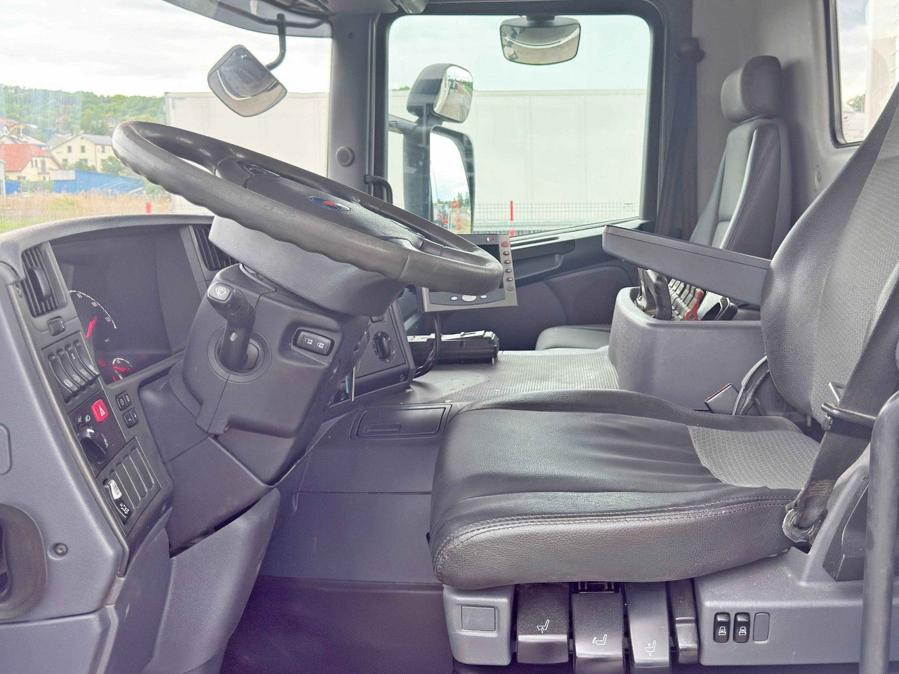 Crane truck, Dropside/ Flatbed truck Scania P 410*PLATFORM 7,00m*HIAB 244 E-5 HIPRO+FUNK/8x4 Scania P 410*PRITSCHE 7,00m*HIAB 244 E-5 HIPRO+FUNK/8x4: picture 9 Crane truck, Dropside/ Flatbed truck Scania P 410*PLATFORM 7,00m*HIAB 244 E-5 HIPRO+FUNK/8x4 Scania P 410*PRITSCHE 7,00m*HIAB 244 E-5 HIPRO+FUNK/8x4: picture 9