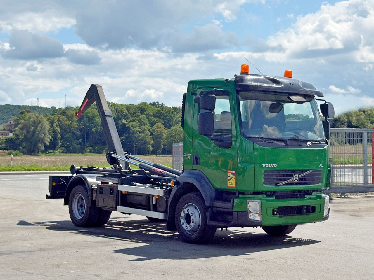 Volvo FL 280 * Abrollkipper * TOPZUSTAND - Hook lift truck: picture 2 Volvo FL 280 * Abrollkipper * TOPZUSTAND - Hook lift truck: picture 2