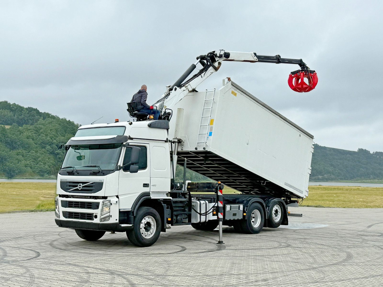 Volvo FM 420 Kipper 6,20 m * EPSILON Q150L75 *TOP - Tipper, Crane truck: picture 2 Volvo FM 420 Kipper 6,20 m * EPSILON Q150L75 *TOP - Tipper, Crane truck: picture 2