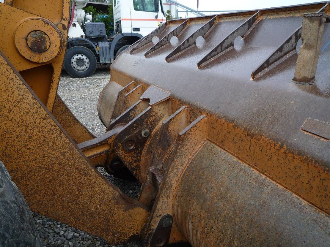 Wheel loader Case 921E: picture 12