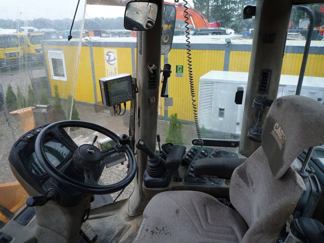 Wheel loader Case 921E: picture 14