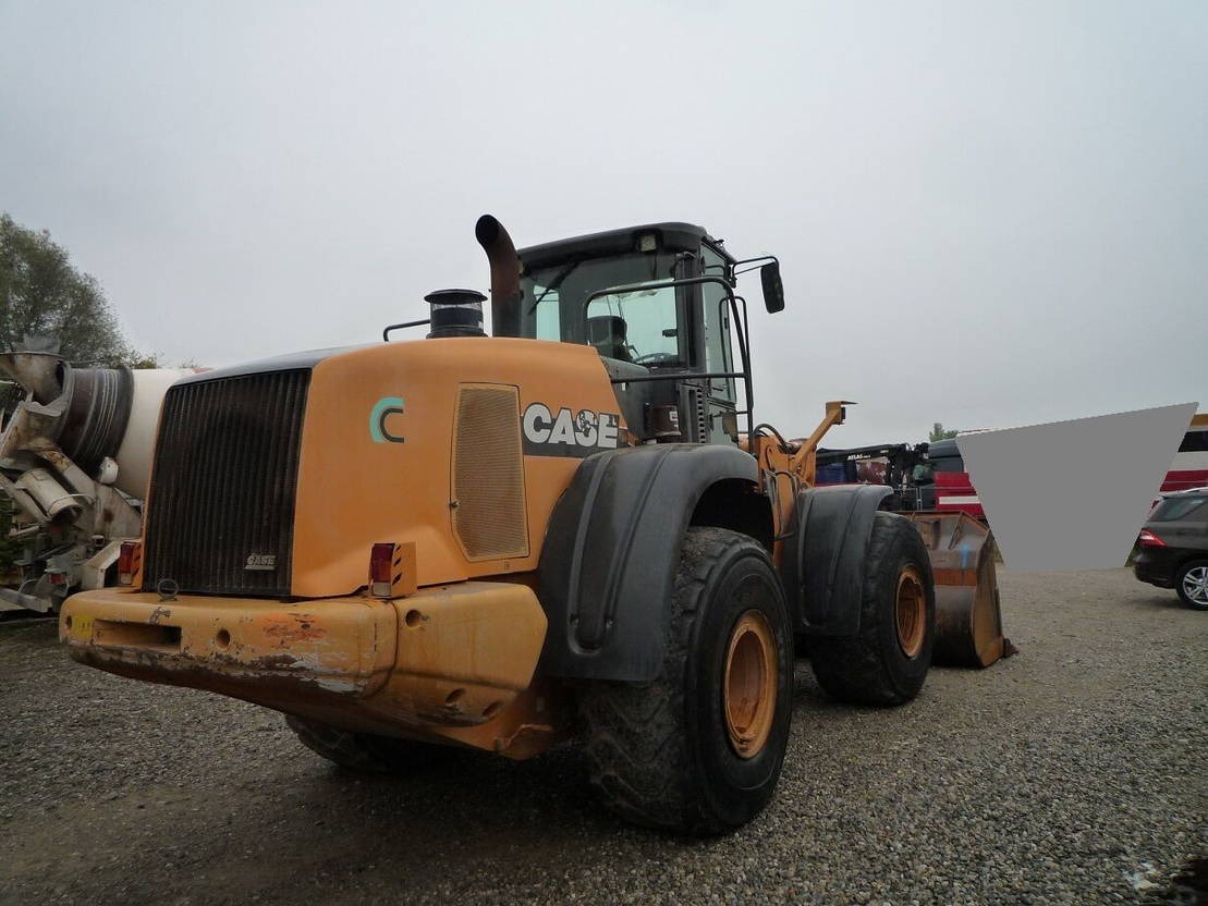 Wheel loader Case 921E: picture 8
