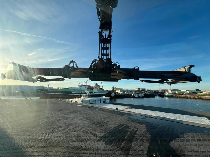 Kalmar DRG450-75S6HCXS - Reach stacker: picture 3 Kalmar DRG450-75S6HCXS - Reach stacker: picture 3