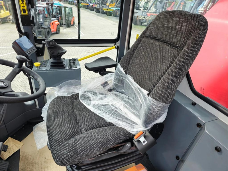 Reach stacker Kalmar DRU450-62S5: picture 9 Reach stacker Kalmar DRU450-62S5: picture 9