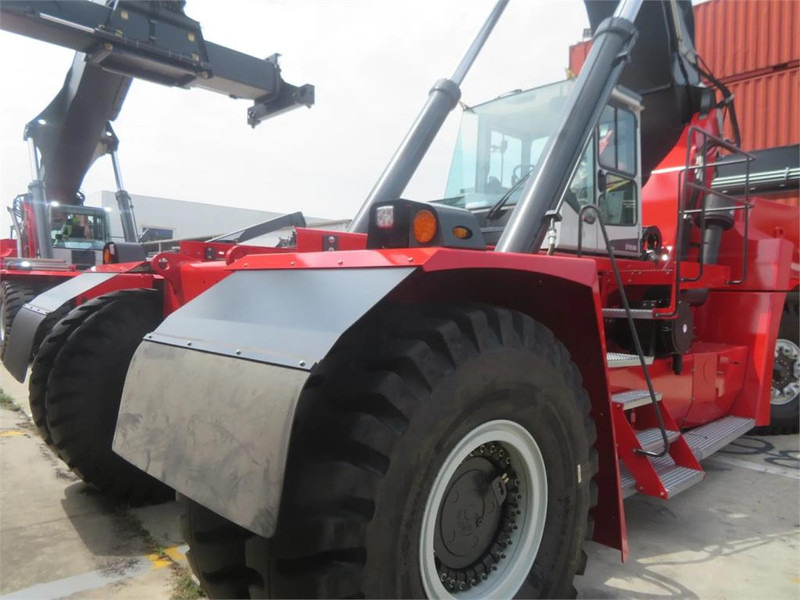 Kalmar DRU450-62S5 - Reach stacker: picture 5 Kalmar DRU450-62S5 - Reach stacker: picture 5