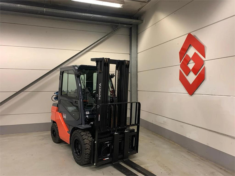 Toyota 02-8FGJF35 - LPG forklift: picture 3 Toyota 02-8FGJF35 - LPG forklift: picture 3