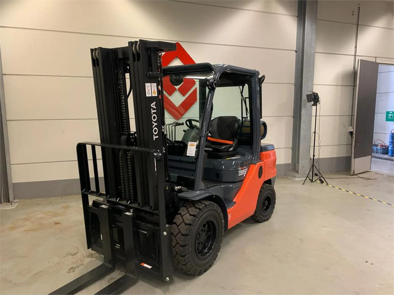 Toyota 02-8FGJF35 - LPG forklift: picture 4 Toyota 02-8FGJF35 - LPG forklift: picture 4