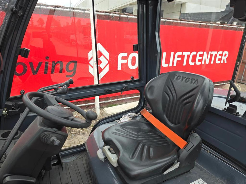 Diesel forklift Toyota 8FD70F: picture 14