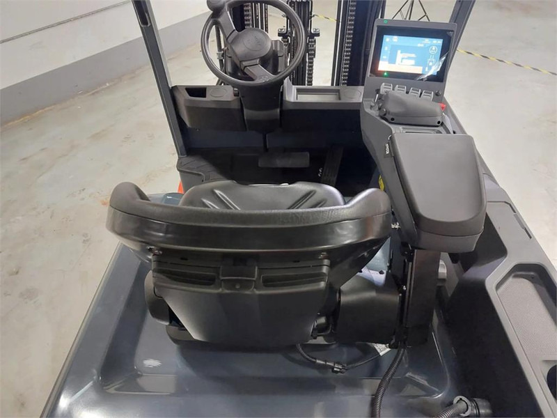 Electric forklift Toyota 9FBMK25T: picture 9