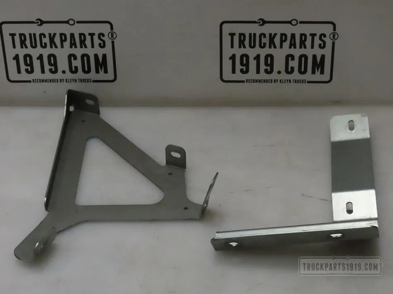 DAF 2000748 | Zijfendersteun Re. CF - Aerodynamics/ Spoiler for Truck: picture 1 DAF 2000748 | Zijfendersteun Re. CF - Aerodynamics/ Spoiler for Truck: picture 1
