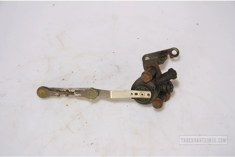Iveco Body & Chassis Parts Hoogteregelaar Iveco Used - Cab suspension for Truck: picture 1 Iveco Body & Chassis Parts Hoogteregelaar Iveco Used - Cab suspension for Truck: picture 1