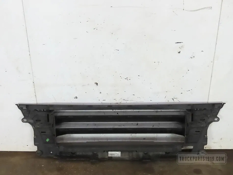 MAN 81416106951 Bumperdeel midden top - Bumper for Truck: picture 2 MAN 81416106951 Bumperdeel midden top - Bumper for Truck: picture 2