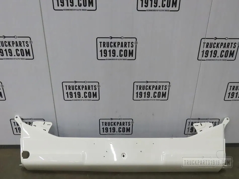 Scania 2077928 Bumper midden Scania - Bumper for Truck: picture 1 Scania 2077928 Bumper midden Scania - Bumper for Truck: picture 1