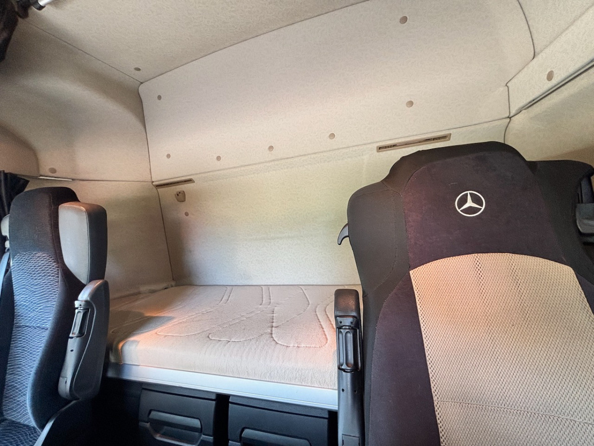 MERCEDES Actros 1848 - Box truck: picture 5 MERCEDES Actros 1848 - Box truck: picture 5