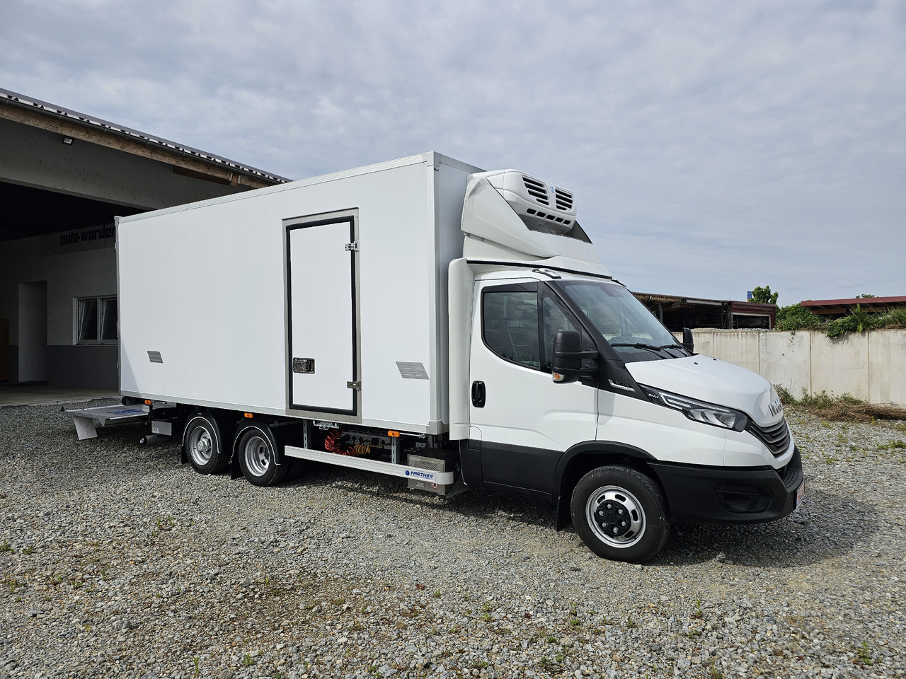 IVECO Daily BE-Truck 35S18H A8 180 PS Kühlkoffer 7.000kg Gesamtgewicht - Refrigerator truck: picture 2 IVECO Daily BE-Truck 35S18H A8 180 PS Kühlkoffer 7.000kg Gesamtgewicht - Refrigerator truck: picture 2