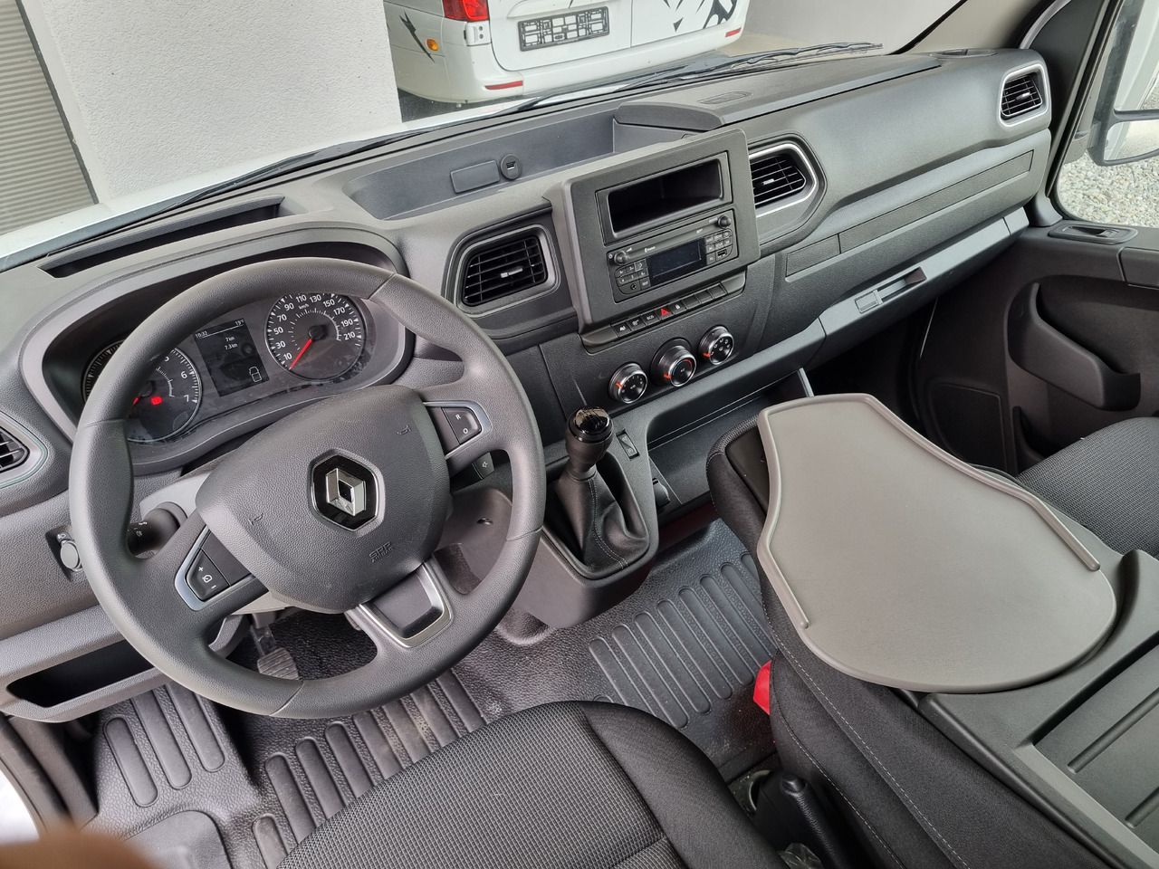 Renault Master 165 Koffer Platform Tiefrahmen - Box van: picture 5 Renault Master 165 Koffer Platform Tiefrahmen - Box van: picture 5