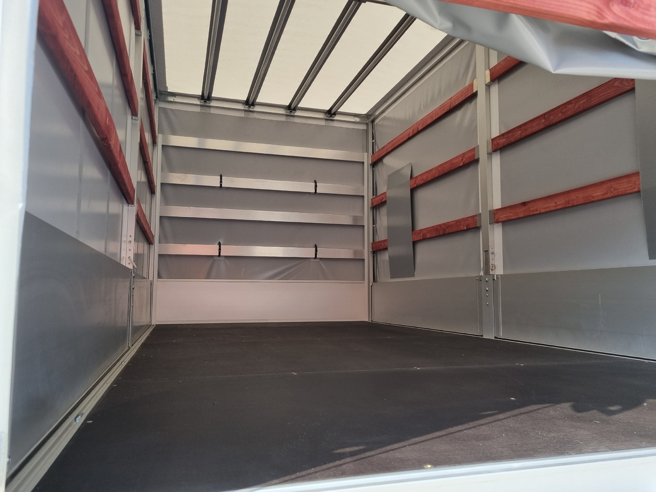 Renault Master 170 8 Pal Dachspoiler - Curtain side van: picture 3 Renault Master 170 8 Pal Dachspoiler - Curtain side van: picture 3