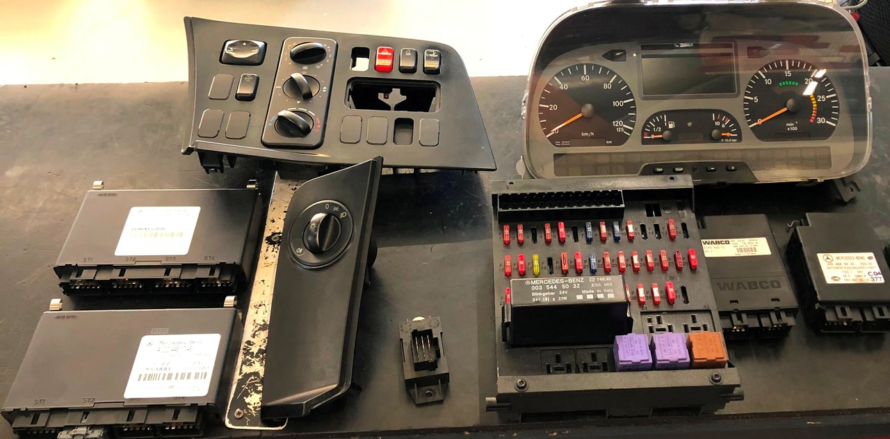 CONTROL UNITS ATEGO EURO 4 ELECTRICAL BASIC MODULE - ECU for Truck: picture 1 CONTROL UNITS ATEGO EURO 4 ELECTRICAL BASIC MODULE - ECU for Truck: picture 1