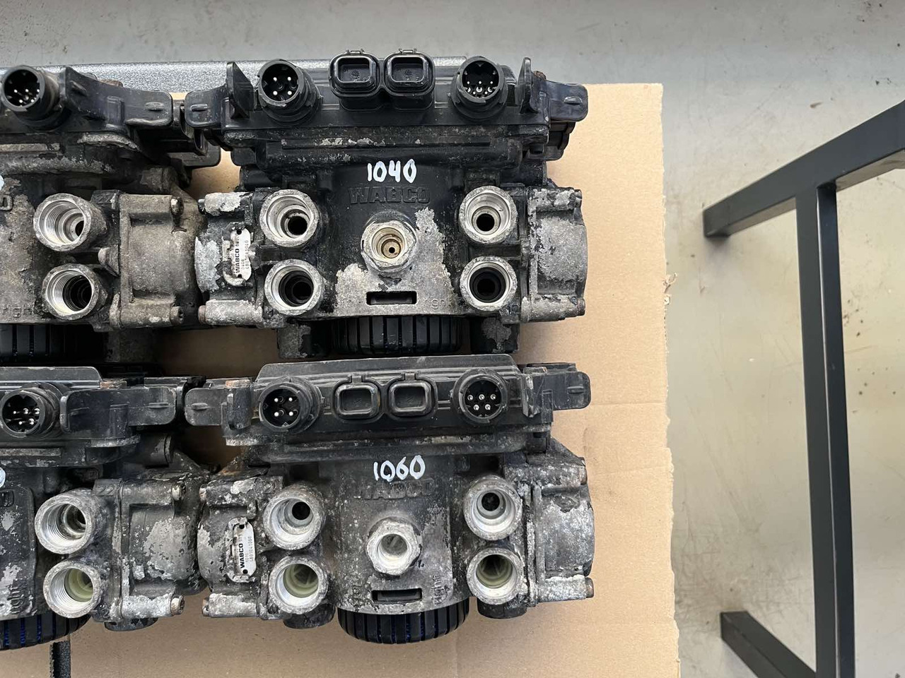 EBS AXLE MODULATOR 2 MAN TGA-TGM-TGL - Brake parts for Truck: picture 4 EBS AXLE MODULATOR 2 MAN TGA-TGM-TGL - Brake parts for Truck: picture 4